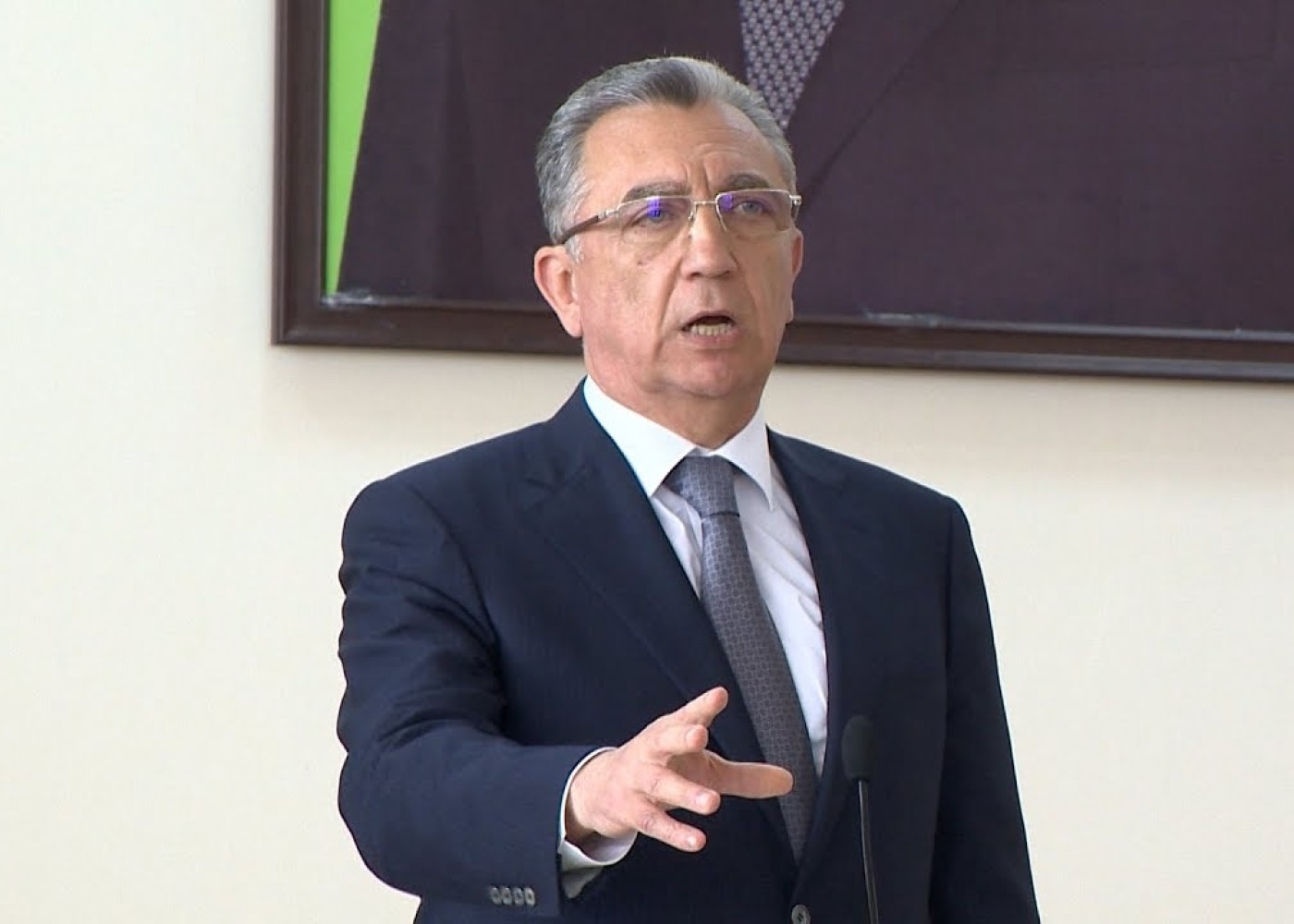 Eldar Əzizov müşavirə keçirdi - Bu məmurlara xəbərdarlıq etdi