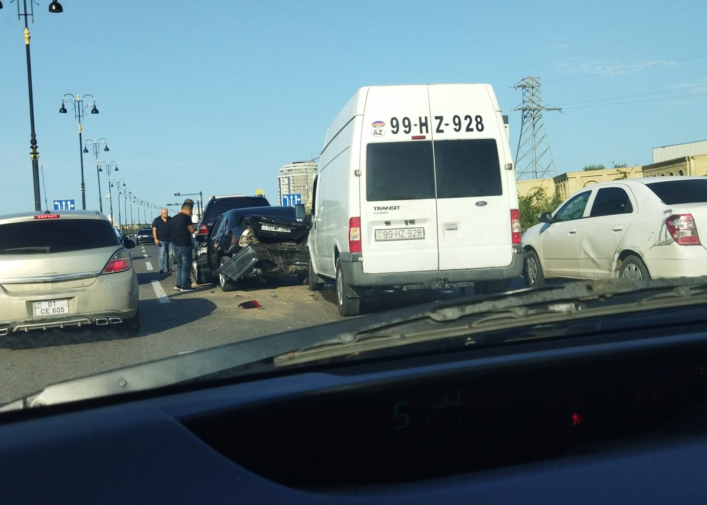Sumqayıtda zəncirvari qəza olub, 5 avtomobilə ciddi ziyan dəyib