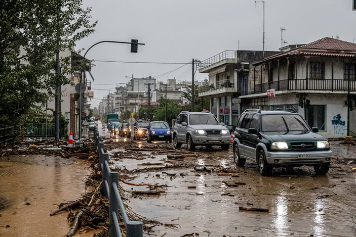 Yunanıstan şiddətli meşə yanğınlarının ardından indi də sel fəlakəti ilə üzləşdi