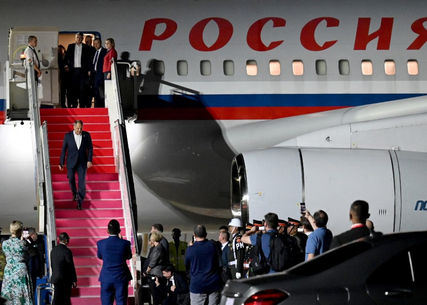 Lavrov İndoneziyaya getdi