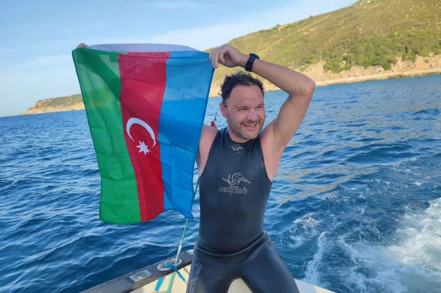Həmyerlimiz Cəbəllüttariq boğazını üzərək keçib