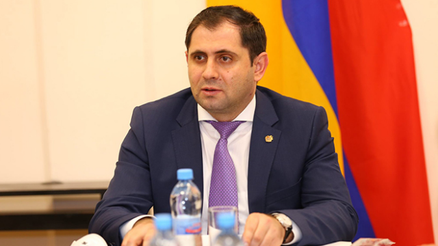 Ermənistan müdafiə nazirinin sərhəddəki gərginliyə görə səfəri təxirə salındı