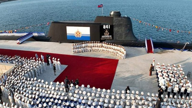 Şimali Koreya taktiki nüvə silahı olan ilk sualtı qayığını təqdim etdi