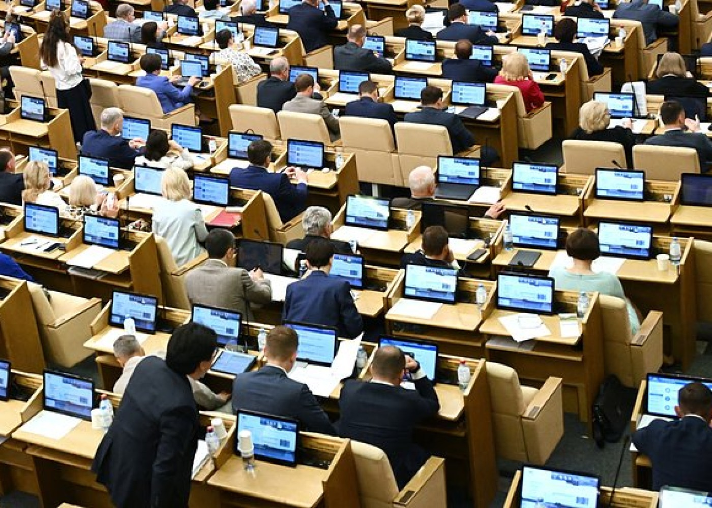 Rusiyada deputat həmkarını DÖYDÜ
