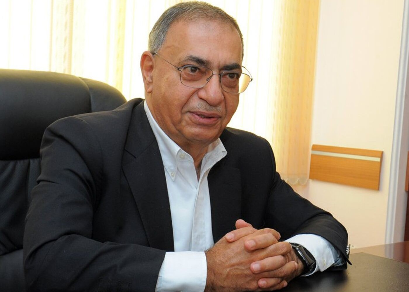 Daha bir deputatın partiyası qeydiyyata alındı