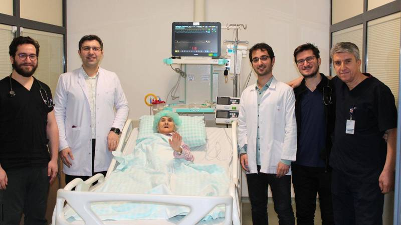 103 yaşlı qadın ürək əməliyyatı ilə sağlamlığına qovuşdu