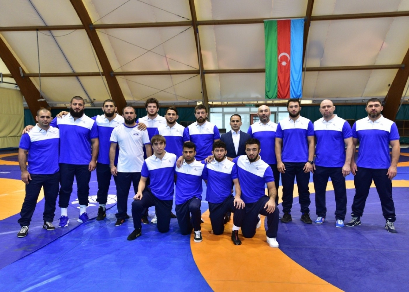 Güləşçilərimiz dünya çempionatında mübarizəyə başlayır