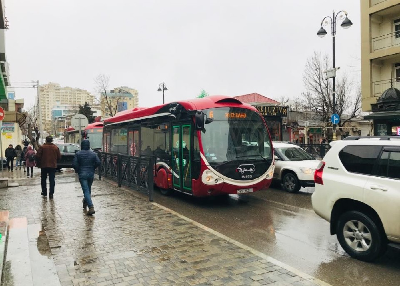 Bu avtobuslar gecikir - SİYAHI