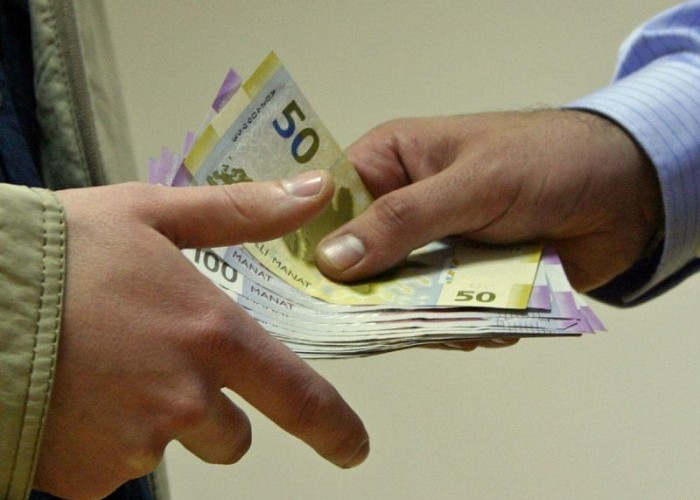 ƏƏSMN-dəki qohumuna rüşvət verərək təqaüd düzəldəcəyini dedi, 3 500 manat aldı ƏƏSMN-dəki qohumuna rüşvət verərək təqaüd düzəldəcəyini dedi, 3 500 manat aldı