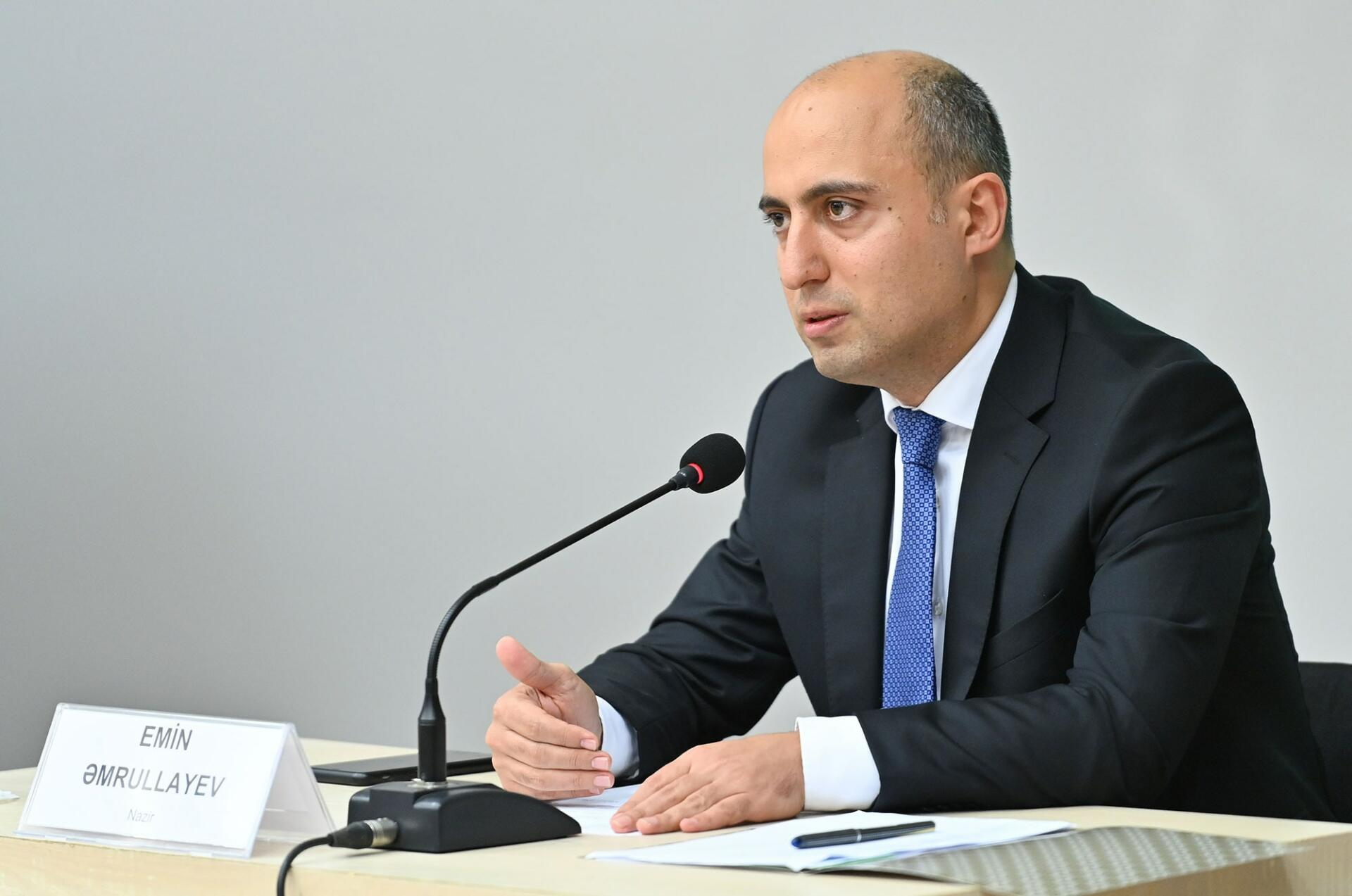 Emin Əmrullayev bu məktəbə direktor təyin etdi - FOTO