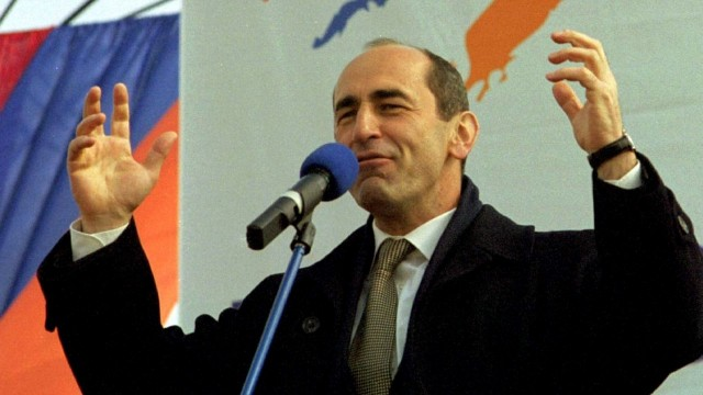 Köçəryan İrəvandakı aksiyalara rəhbərlik edir?