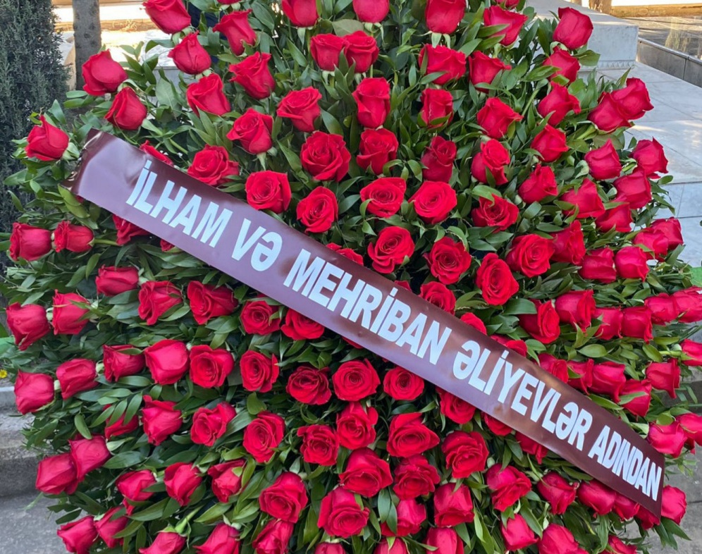 Prezident və birinci xanım Qənirə Paşayevanın məzarına əklil göndərdi - FOTO