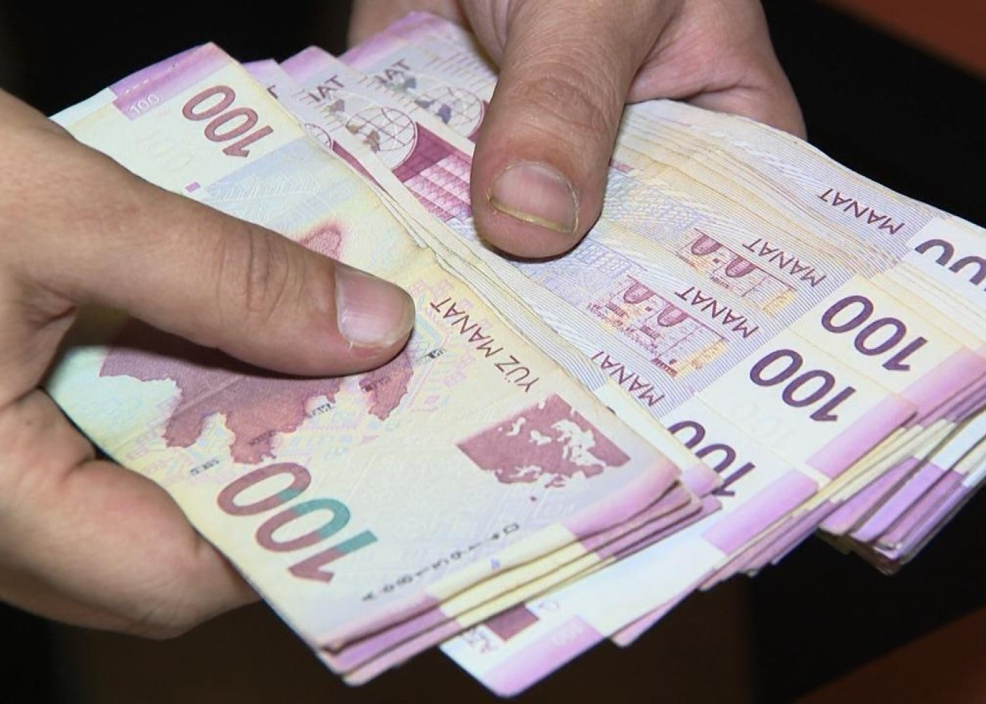 Bakıda orta aylıq əməkhaqqı 1200 manata yaxınlaşır