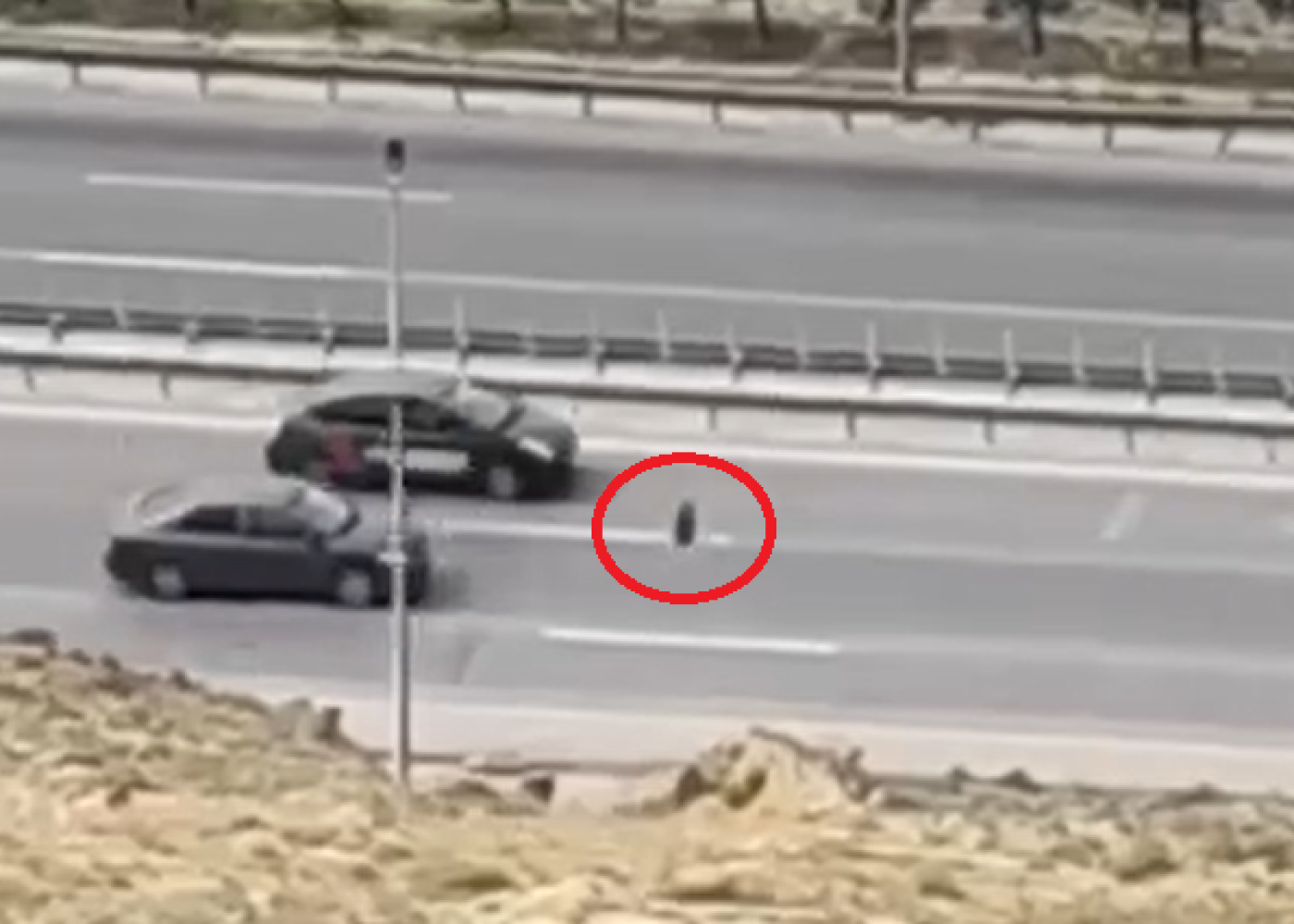 Bakıda gənclər sürücülərə təhlükəli anlar yaşatdı