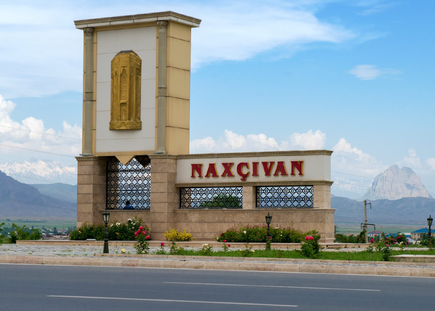 Naxçıvanda 12 müəllimə fəxri ad verildi