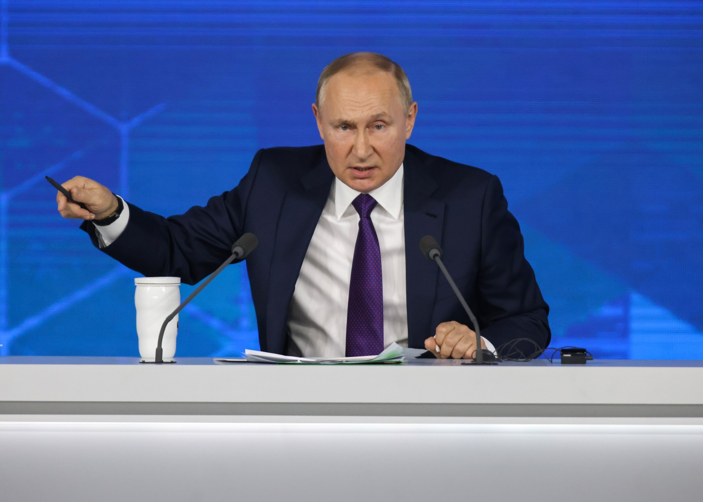 Putinin qatıldığı forumda həyəcan siqnalı çalındı
