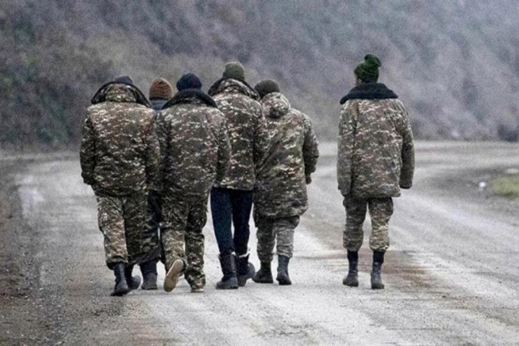 Silahlı ermənilər