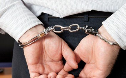 Bakıda skamyada çılpaq yatan şəxs həbs edildi