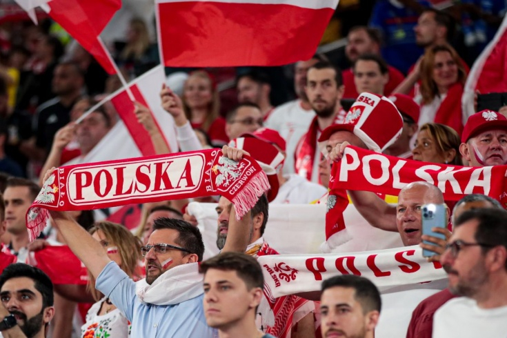 Polşa yığmasının 4 futbolçunu bara getdikləri üçün millidən qovuldu