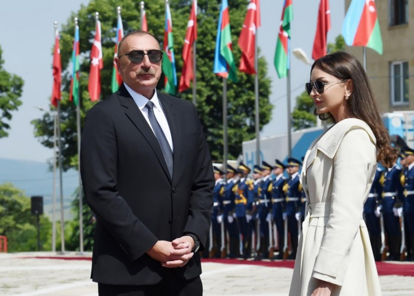 İlham Əliyev Şuşa şəhərində Qala divarına və ətraf əraziyə baxış keçirib