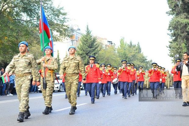 Sumqayıtda Zəfər Günü münasibətilə hərbçilərin yürüşü keçirilib
