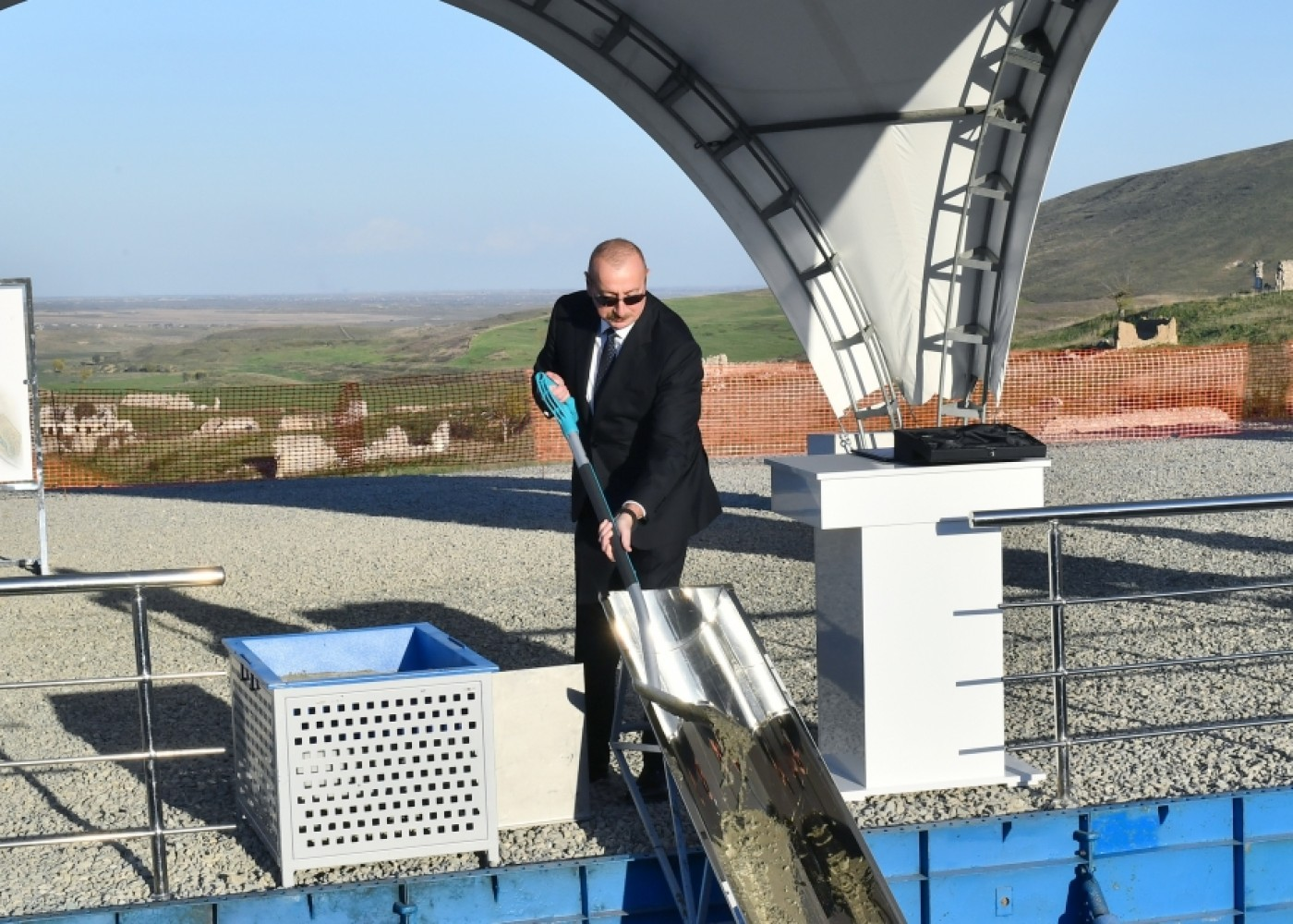 Prezident Füzulidə Qarğabazar kəndinin təməlini qoyub