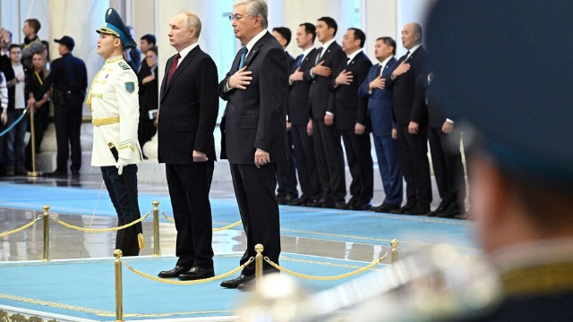 Putin Tokayevlə Astanada görüşdü