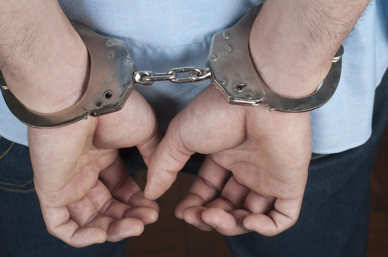 Polis Abşeronda özünü şübhəli aparan şəxsi saxladı