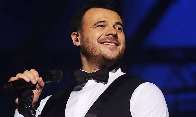 Emin Ağalarov fərqli tərzdə...