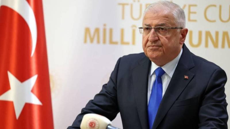 Türkiyənin müdafiə naziri ​Yunanıstan səfirini qəbul etdi