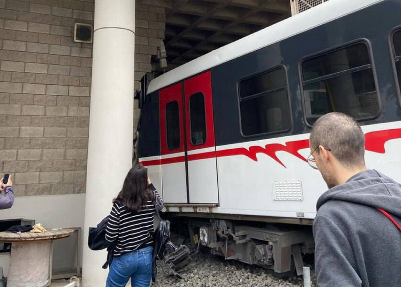 Türkiyədə metro vaqonları relsdən çıxdı