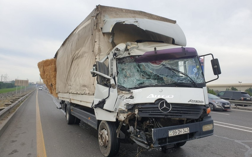 Kartof daşıyan yük maşını "VAZ"la toqquşdu - Xəsarət alan var (FOTO)