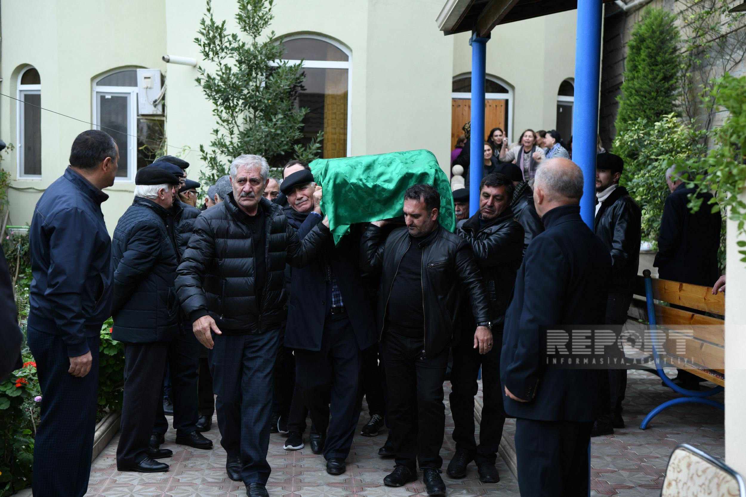 Bakıda avtomobillə vurularaq öldürülən alim dəfn olunub - FOTO