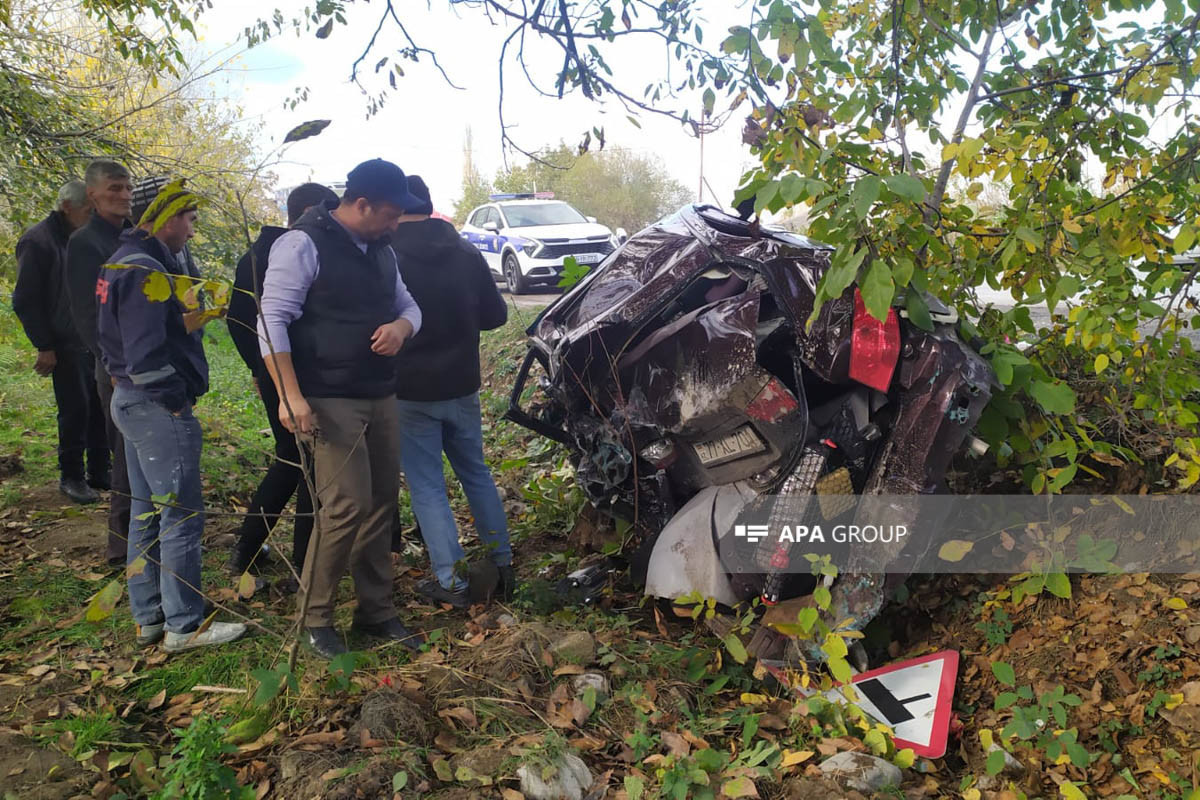 Şabranda yük və minik avtomobili toqquşub, ana və qızı xəsarət alıb