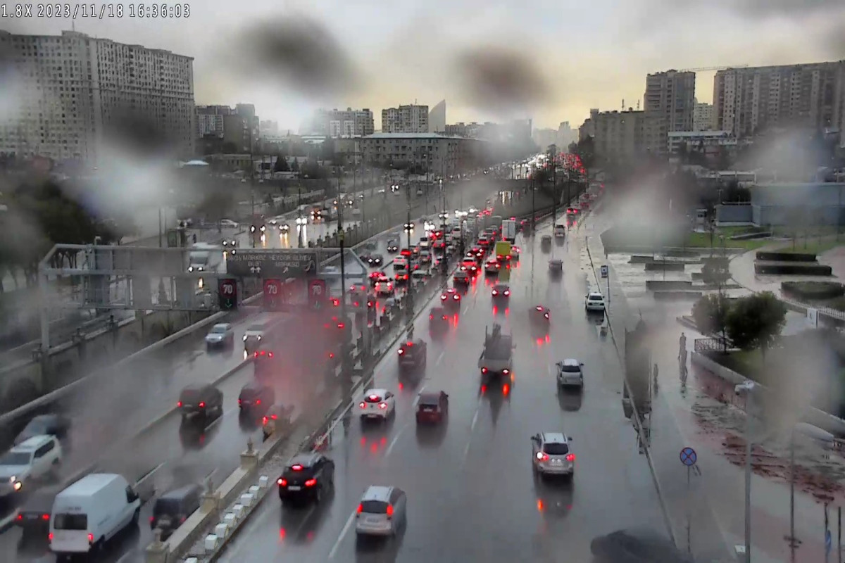 Bakıda hazırda sıxlıq olan yollar - FOTO
