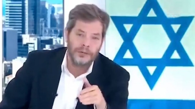 İsrailli aparıcının bu çıxışı diqqət çəkdi - VİDEO İsrailli aparıcının bu çıxışı diqqət çəkdi - VİDEO
