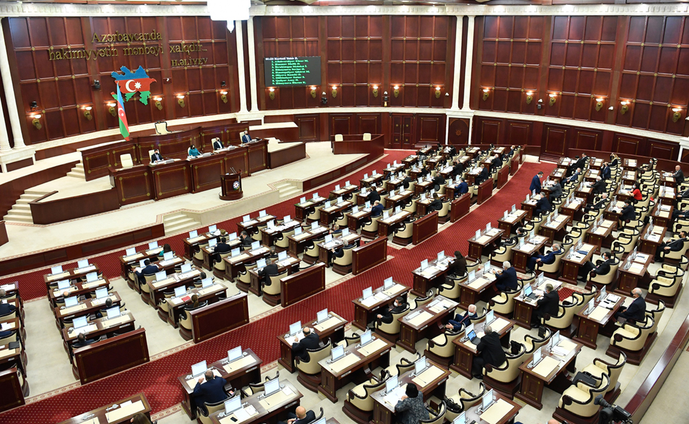 Milli Məclisin iclası başlayıb, gündəlikdə 21 məsələ var