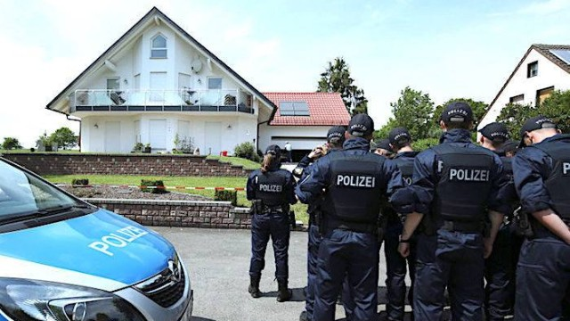 Alman polisi HƏMAS tərəfdarlarının evlərinə basqın edib