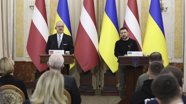 Latviya prezidenti gözlənilmədən Ukraynaya səfər edib