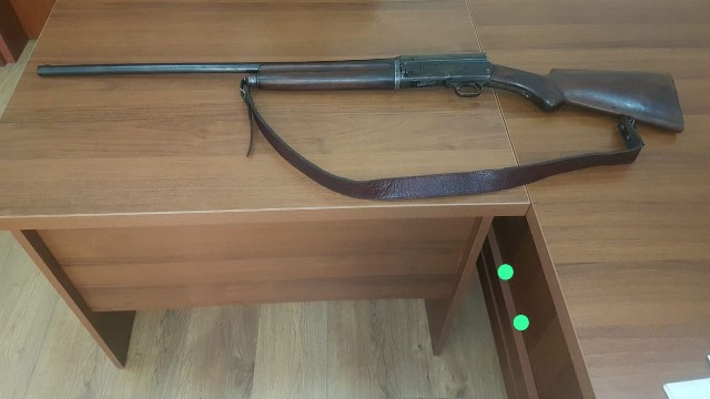 2012-ci ildə ölən babasından qalan silahı polisə təhvil verdi