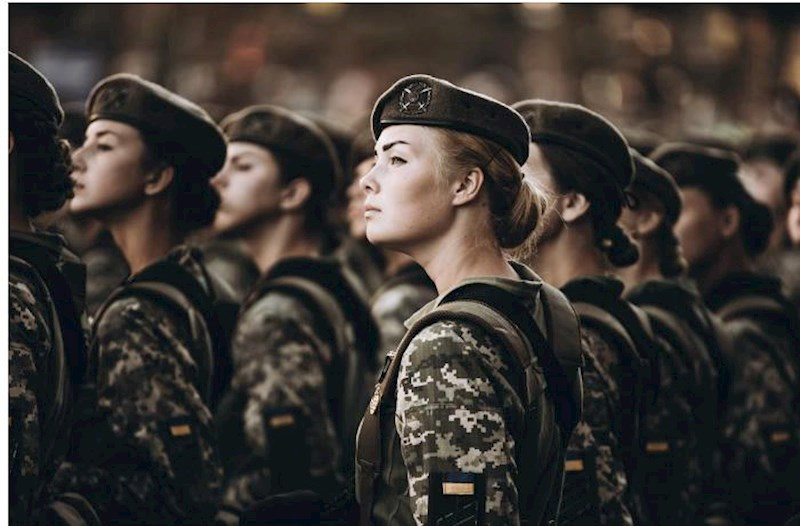 Ukrayna cəbhədə qadın komandirlərin sayını artırır