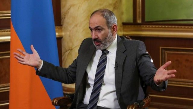 "Tarixə satqın kimi düşə bilərəm" - Paşinyan