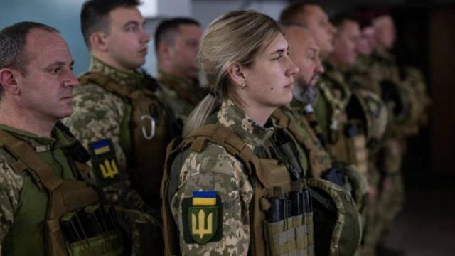 Ukrayna qadın komandirlərin sayını ARTIRIR