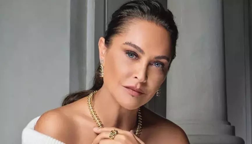 Xəstəxanaya yerləşdirilən Hülya Avşar səhnəyə çıxa bilməyəcək - FOTO