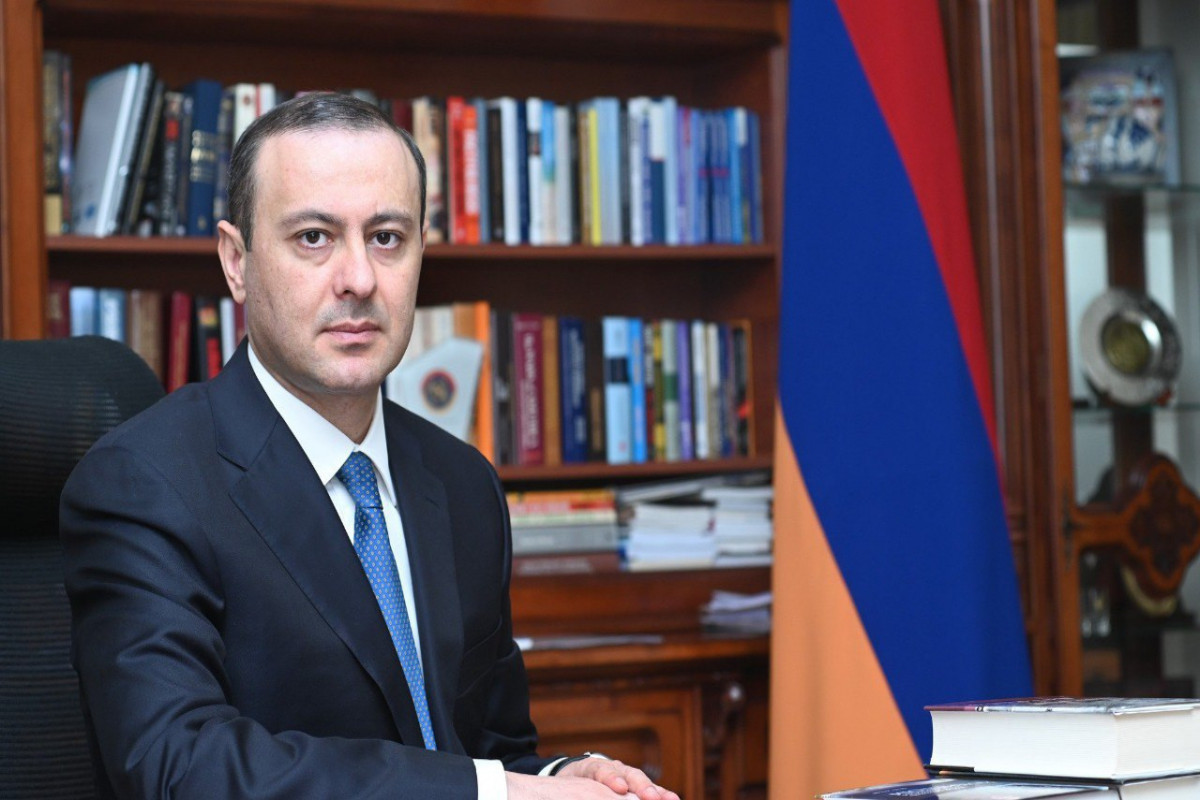 Armen Qriqoryan Gürcüstana gedir