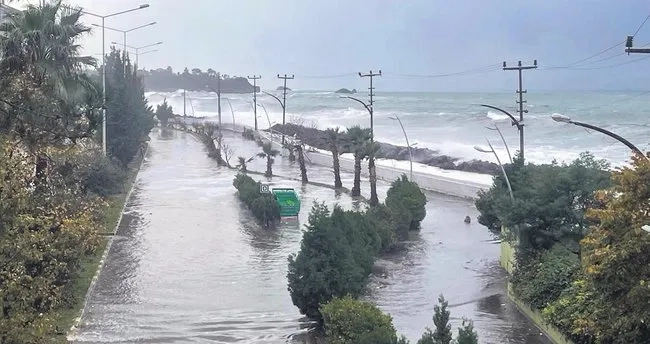 Sahildə fırtına, Şərqdə qar - Türkiyə qeyri-sabit havanın ağuşunda - FOTO