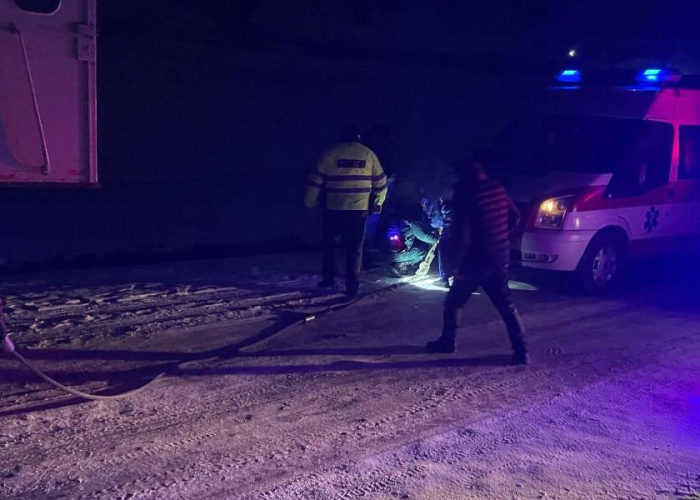 Ermənistanda təcili tibbi yardım maşını qar uçqunu altında qaldı