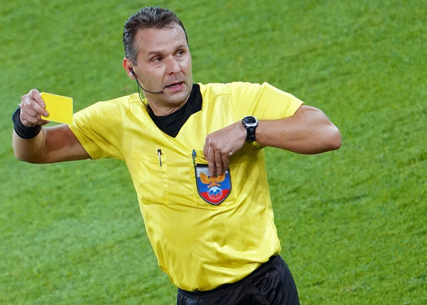 Rusiyalı futbol hakimi rüşvət almaqda şübhəli bilinir