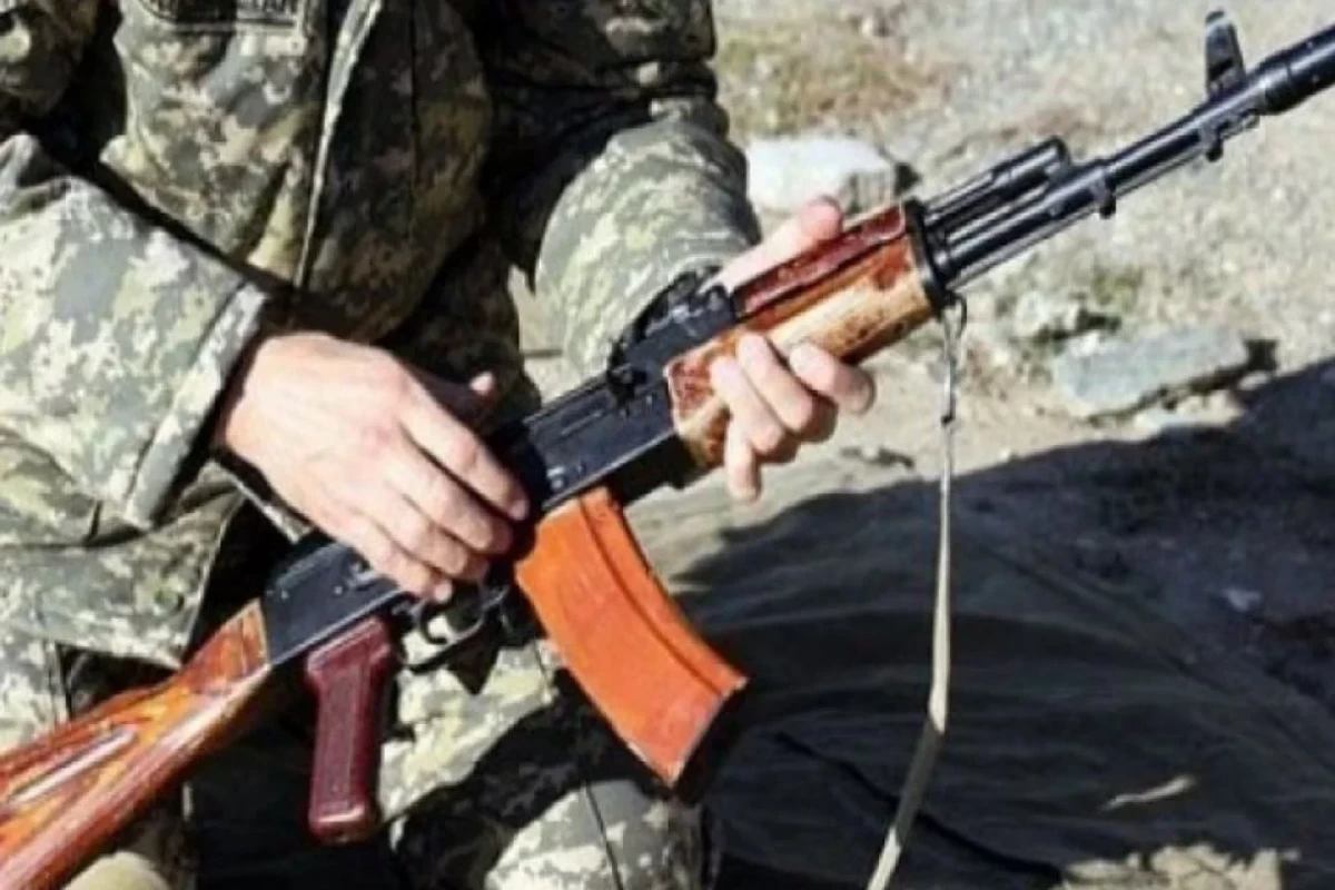 Qazaxıstanda hərbçi həmkarını güllələyərək öldürüb
