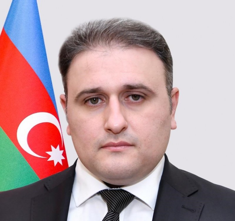 Yeni nazir Aparat rəhbərini işdən çıxardı